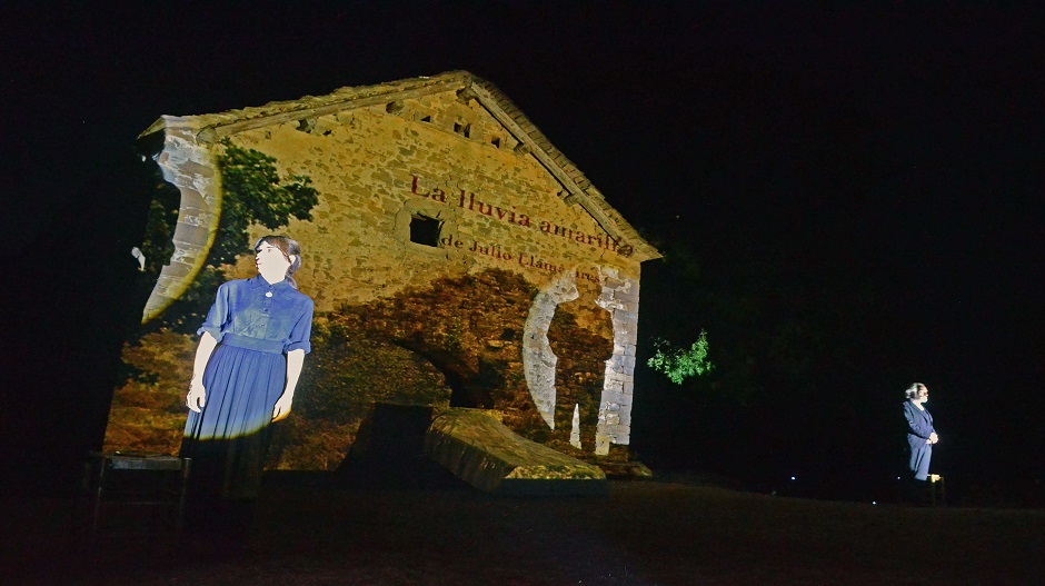 La compañía Corral de García volverá a representar la adaptación de Jesús Arbués de La lluvia amarilla, la novela de Julio Llamazares.