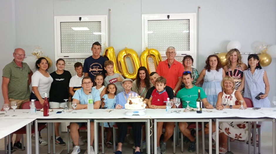 Donato junto a su familia en la celebración de hoy.