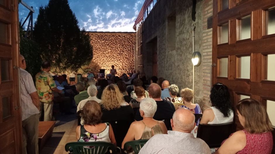 La actividad ha reunido a casi un centenar de personas.