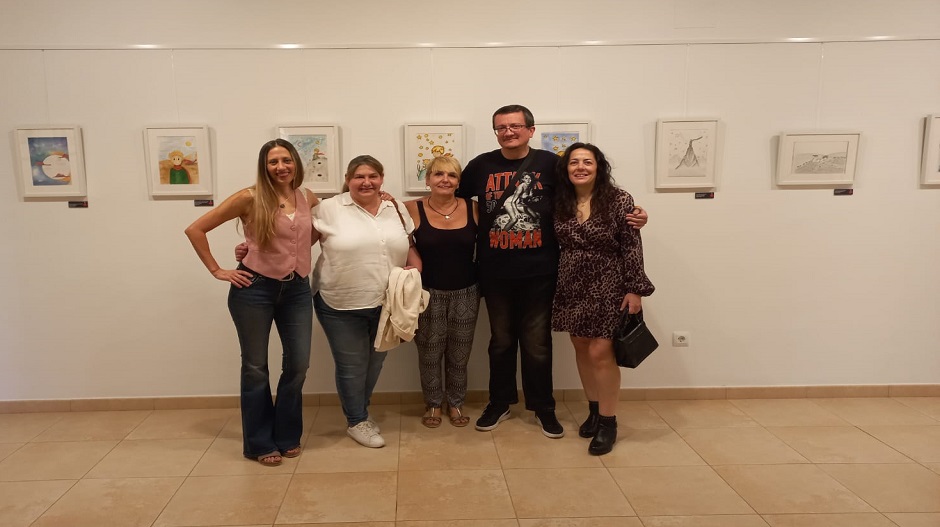 Alguno de los autores en la inauguración de la exposición en Tardienta.