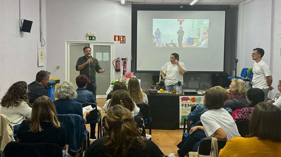 Fernando Mir, de la bodega El Vino del Desierto, ha aportado el maridaje del taller.