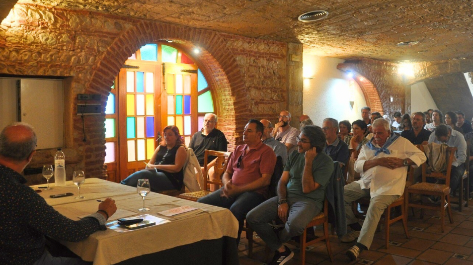 Varios asistentes durante la jornada del pasado año en Sariñena.