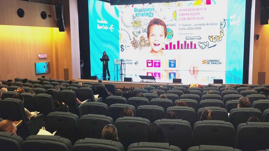 La directora general de Política Educativa, Ana Moracho, ha participado en la primera tutoría del programa.