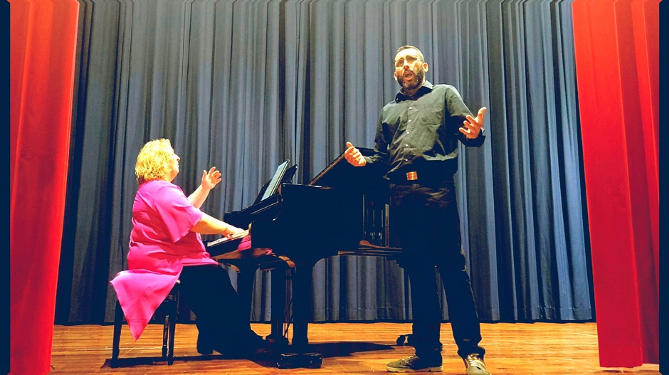 La pianista de Sariñena Nati Ballarín, y el tenor y jotero Javier Samper, de La Almolda.