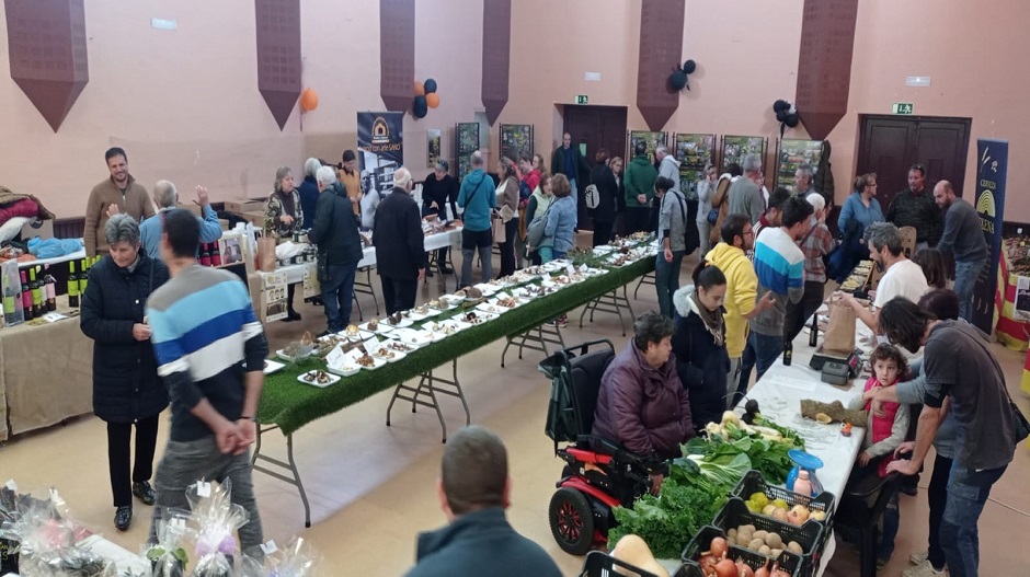 Mercadillo de productos monegrinos en su primera edición, el pasado año.