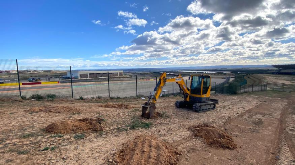 El inicio de los trabajos de repoblación que se están llevando a cabo en MotorLand Aragón.