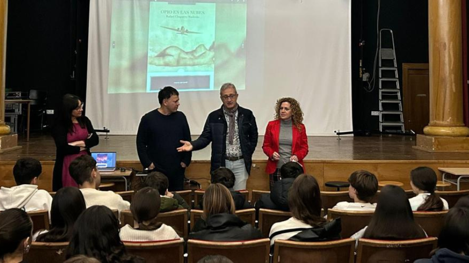 Oscar Sipán ha sido el autor invitado en el primer encuentro de este curso.