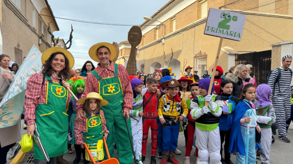 El carnaval infantil ha contado con numerosa participación.